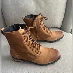 **SOLD**  Sorel Emelie Short Lace Boot